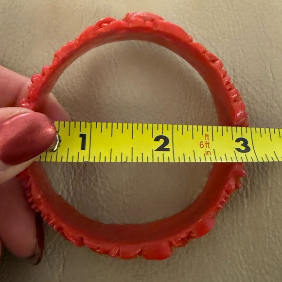 1930s/40s Early Plastic Art Deco Deeply Carved/Moulded Red Celluloid Bangle - Picture 7 of 8